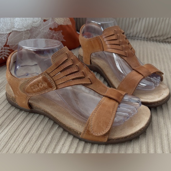 Taos Wonderful sandals in caramel. New style this year. Worn once. Size 8 EU 39 - Picture 1 of 12